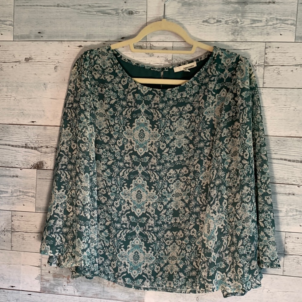 June & Hudson Scoop neck with flutter sleeves blouse